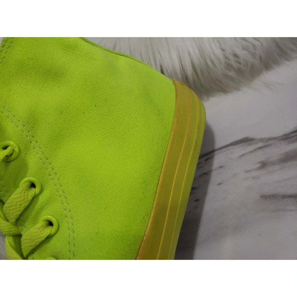 NEVER WORN HAS SOME SCUFFS Converse Chuck Taylor Hi Sneaker Junior Size 3.5 NEON